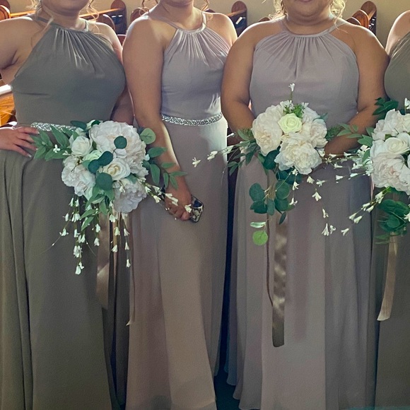 Formal dress - Picture 1 of 3